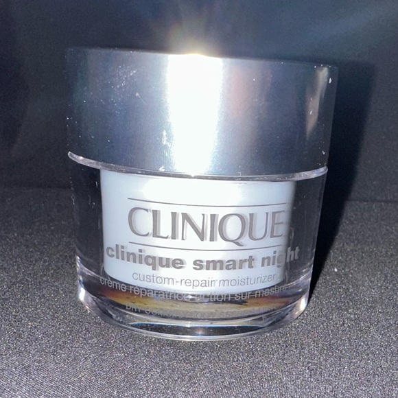 Clinique Smart Night Hydration Formula - Picture 3 of 6